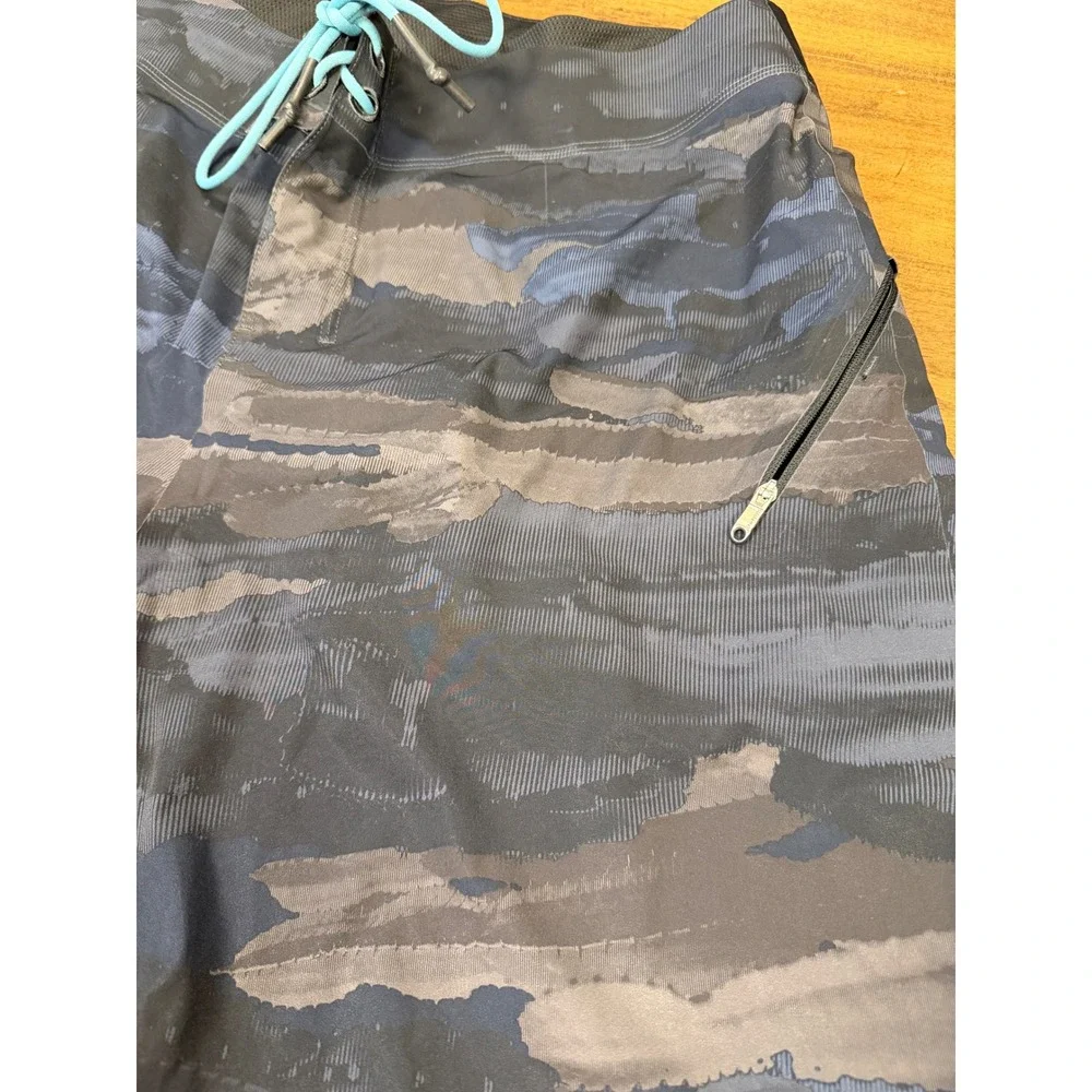 Lululemon Mens Board Shorts Blue Grey Camo Swim Trunks Size 36